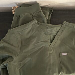 Figs moss medium petite Casma and Kade Cargo pants SET